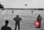 Standbild Landung und masting Luftschiff United States USA, 1957, aus Sekunde 20 historischem Filmmaterial Videoclip 65675029799