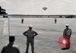 Standbild Landung und masting Luftschiff United States USA, 1957, aus Sekunde 24 historischem Filmmaterial Videoclip 65675029799