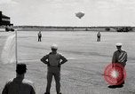 Standbild Landung und masting Luftschiff United States USA, 1957, aus Sekunde 26 historischem Filmmaterial Videoclip 65675029799