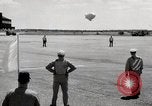 Standbild Landung und masting Luftschiff United States USA, 1957, aus Sekunde 27 historischem Filmmaterial Videoclip 65675029799