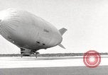 Standbild Landung und masting Luftschiff United States USA, 1957, aus Sekunde 42 historischem Filmmaterial Videoclip 65675029799