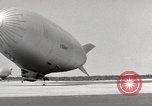 Standbild Landung und masting Luftschiff United States USA, 1957, aus Sekunde 44 historischem Filmmaterial Videoclip 65675029799