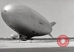Standbild Landung und masting Luftschiff United States USA, 1957, aus Sekunde 45 historischem Filmmaterial Videoclip 65675029799