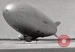 Standbild Landung und masting Luftschiff United States USA, 1957, aus Sekunde 46 historischem Filmmaterial Videoclip 65675029799