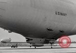 Standbild Landung und masting Luftschiff United States USA, 1957, aus Sekunde 57 historischem Filmmaterial Videoclip 65675029799