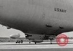 Standbild Landung und masting Luftschiff United States USA, 1957, aus Sekunde 58 historischem Filmmaterial Videoclip 65675029799