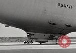 Standbild Landung und masting Luftschiff United States USA, 1957, aus Sekunde 60 historischem Filmmaterial Videoclip 65675029799
