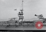 Standbild Italiener willkommen Die USS Arkansas (BB-33) zu Besuch in Neapel Neapel Italien, 1934, aus Sekunde 24 historischem Filmmaterial Videoclip 65675029860
