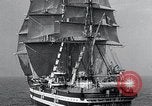 Standbild Italiener willkommen Die USS Arkansas (BB-33) zu Besuch in Neapel Neapel Italien, 1934, aus Sekunde 31 historischem Filmmaterial Videoclip 65675029860