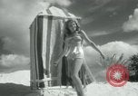 Standbild metallic swimsuits Florida United States USA, 1948, aus Sekunde 3 historischem Filmmaterial Videoclip 65675029887