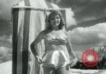 Standbild metallic swimsuits Florida United States USA, 1948, aus Sekunde 6 historischem Filmmaterial Videoclip 65675029887