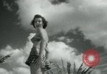 Standbild metallic swimsuits Florida United States USA, 1948, aus Sekunde 13 historischem Filmmaterial Videoclip 65675029887