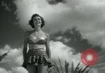 Standbild metallic swimsuits Florida United States USA, 1948, aus Sekunde 15 historischem Filmmaterial Videoclip 65675029887