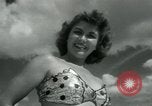 Standbild metallic swimsuits Florida United States USA, 1948, aus Sekunde 17 historischem Filmmaterial Videoclip 65675029887