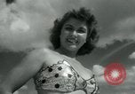 Standbild metallic swimsuits Florida United States USA, 1948, aus Sekunde 18 historischem Filmmaterial Videoclip 65675029887