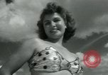 Standbild metallic swimsuits Florida United States USA, 1948, aus Sekunde 19 historischem Filmmaterial Videoclip 65675029887