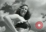 Standbild metallic swimsuits Florida United States USA, 1948, aus Sekunde 28 historischem Filmmaterial Videoclip 65675029887