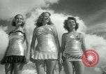 Standbild metallic swimsuits Florida United States USA, 1948, aus Sekunde 40 historischem Filmmaterial Videoclip 65675029887
