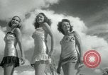 Standbild metallic swimsuits Florida United States USA, 1948, aus Sekunde 41 historischem Filmmaterial Videoclip 65675029887