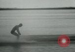 Standbild ski-Turnier Dubuque Iowa USA, 1948, aus Sekunde 12 historischem Filmmaterial Videoclip 65675029889