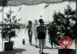 Standbild Designerkleidung Long Island New York USA, 1956, aus Sekunde 13 historischem Filmmaterial Videoclip 65675029893