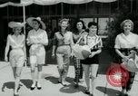 Standbild Designerkleidung Long Island New York USA, 1956, aus Sekunde 14 historischem Filmmaterial Videoclip 65675029893