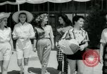 Standbild Designerkleidung Long Island New York USA, 1956, aus Sekunde 15 historischem Filmmaterial Videoclip 65675029893
