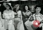 Standbild Designerkleidung Long Island New York USA, 1956, aus Sekunde 16 historischem Filmmaterial Videoclip 65675029893