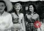 Standbild Designerkleidung Long Island New York USA, 1956, aus Sekunde 17 historischem Filmmaterial Videoclip 65675029893