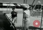 Standbild Designerkleidung Long Island New York USA, 1956, aus Sekunde 18 historischem Filmmaterial Videoclip 65675029893