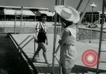 Standbild Designerkleidung Long Island New York USA, 1956, aus Sekunde 19 historischem Filmmaterial Videoclip 65675029893