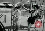 Standbild Designerkleidung Long Island New York USA, 1956, aus Sekunde 22 historischem Filmmaterial Videoclip 65675029893