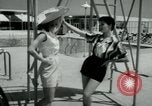 Standbild Designerkleidung Long Island New York USA, 1956, aus Sekunde 23 historischem Filmmaterial Videoclip 65675029893