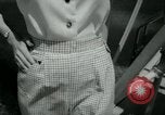 Standbild Designerkleidung Long Island New York USA, 1956, aus Sekunde 25 historischem Filmmaterial Videoclip 65675029893