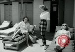 Standbild Designerkleidung Long Island New York USA, 1956, aus Sekunde 31 historischem Filmmaterial Videoclip 65675029893