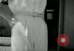 Standbild Designerkleidung Long Island New York USA, 1956, aus Sekunde 39 historischem Filmmaterial Videoclip 65675029893