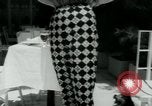 Standbild Designerkleidung Long Island New York USA, 1956, aus Sekunde 53 historischem Filmmaterial Videoclip 65675029893