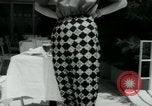 Standbild Designerkleidung Long Island New York USA, 1956, aus Sekunde 54 historischem Filmmaterial Videoclip 65675029893