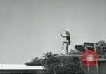 Standbild amerikanische Taucher Palm Springs California USA, 1956, aus Sekunde 17 historischem Filmmaterial Videoclip 65675029894