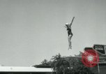 Standbild amerikanische Taucher Palm Springs California USA, 1956, aus Sekunde 18 historischem Filmmaterial Videoclip 65675029894