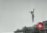 Standbild amerikanische Taucher Palm Springs California USA, 1956, aus Sekunde 25 historischem Filmmaterial Videoclip 65675029894