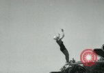 Standbild amerikanische Taucher Palm Springs California USA, 1956, aus Sekunde 44 historischem Filmmaterial Videoclip 65675029894