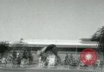 Standbild amerikanische Taucher Palm Springs California USA, 1956, aus Sekunde 46 historischem Filmmaterial Videoclip 65675029894