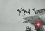 Standbild amerikanische Taucher Palm Springs California USA, 1956, aus Sekunde 50 historischem Filmmaterial Videoclip 65675029894