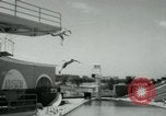 Standbild amerikanische Taucher Palm Springs California USA, 1956, aus Sekunde 57 historischem Filmmaterial Videoclip 65675029894