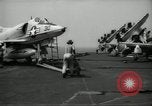 Standbild Flugzeugträger North Vietnam, 1965, aus Sekunde 32 historischem Filmmaterial Videoclip 65675029926