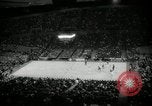 Image match de basket Portland Oregon USA, 1965, de la seconde 9 séquences d'archives historiques vidéo 65675029929
