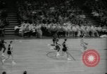 Image match de basket Portland Oregon USA, 1965, de la seconde 18 séquences d'archives historiques vidéo 65675029929