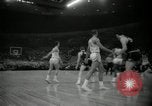 Image match de basket Portland Oregon USA, 1965, de la seconde 24 séquences d'archives historiques vidéo 65675029929