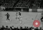 Image match de basket Portland Oregon USA, 1965, de la seconde 30 séquences d'archives historiques vidéo 65675029929